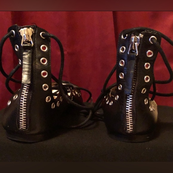 ZARA Woman
Black Pointed Toe
Grommet Lace Up Leather Flats Size 38 - Picture 6 of 11